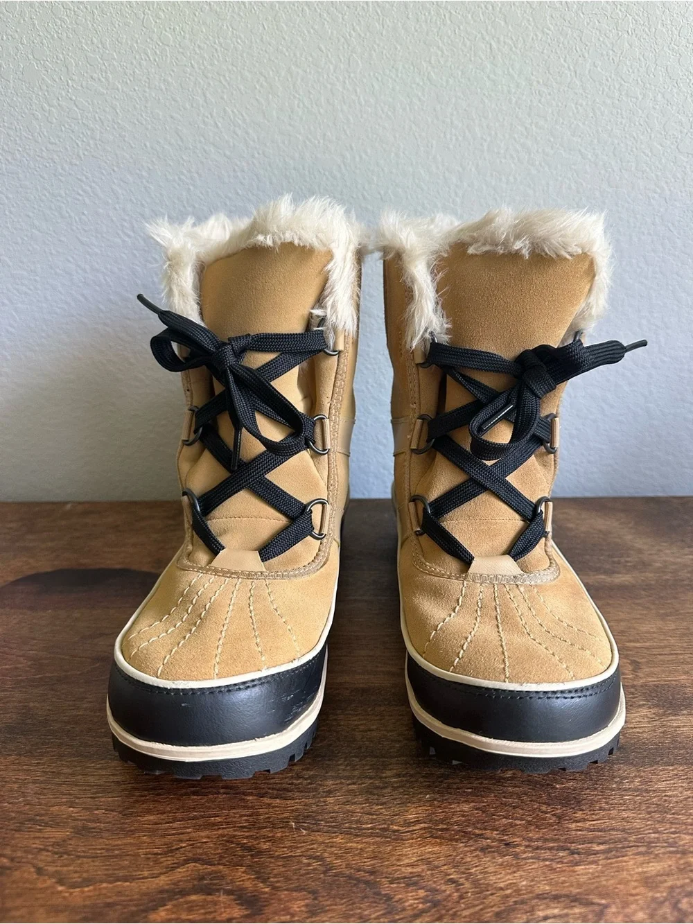 Sorel Tivoli Women’s Waterproof Tan Faux-Fur Winter Boots size 9 NWOT